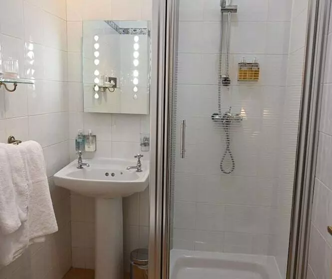 Majatalo Orchard Club   Newton House