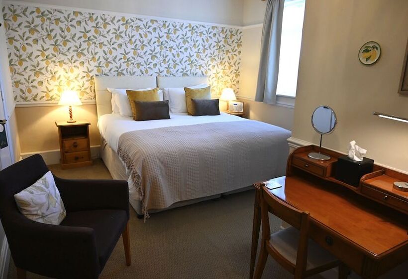 بنسيون Orchard Club   Newton House