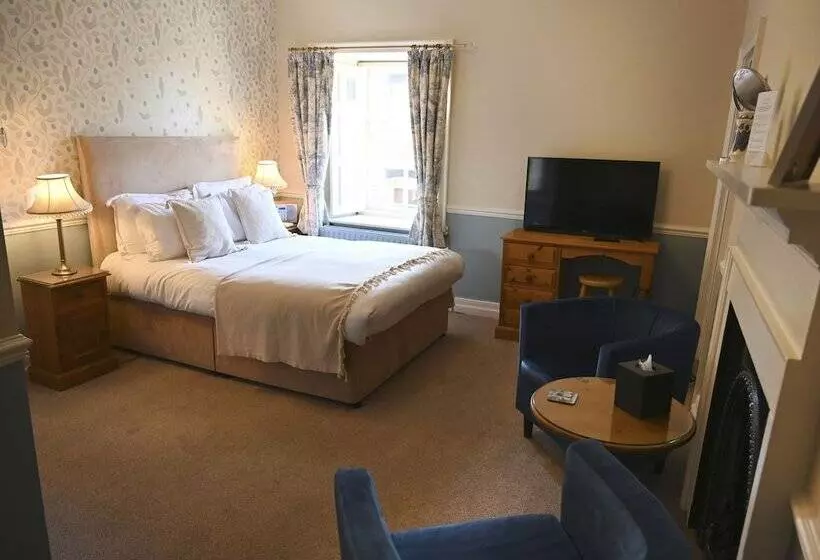 Majatalo Orchard Club   Newton House