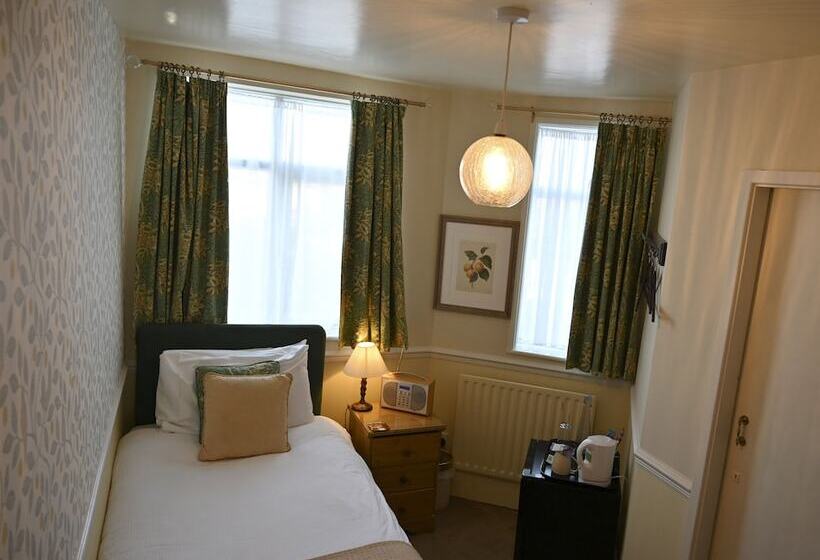 بنسيون Orchard Club   Newton House