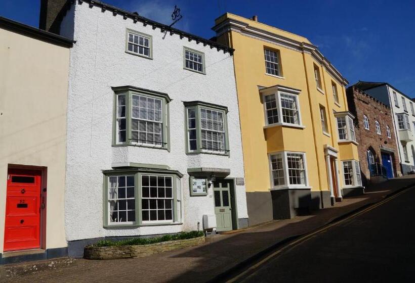 膳宿费 Radcliffe Guest House