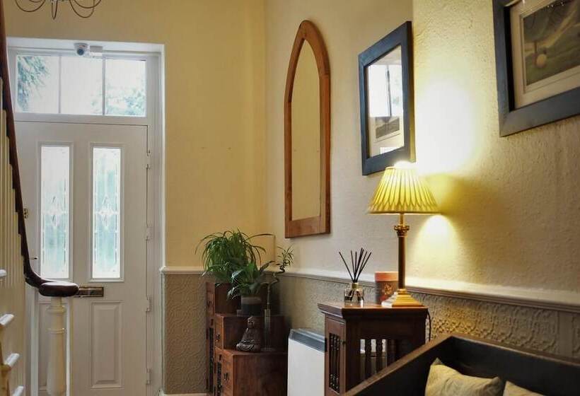 پانسیون West End Guest House