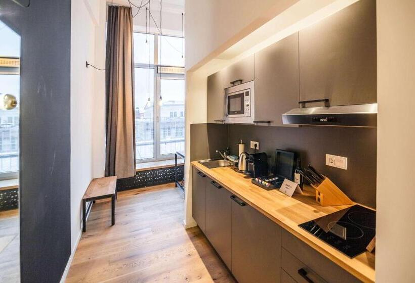 Felix Suiten Am Augustusplatz