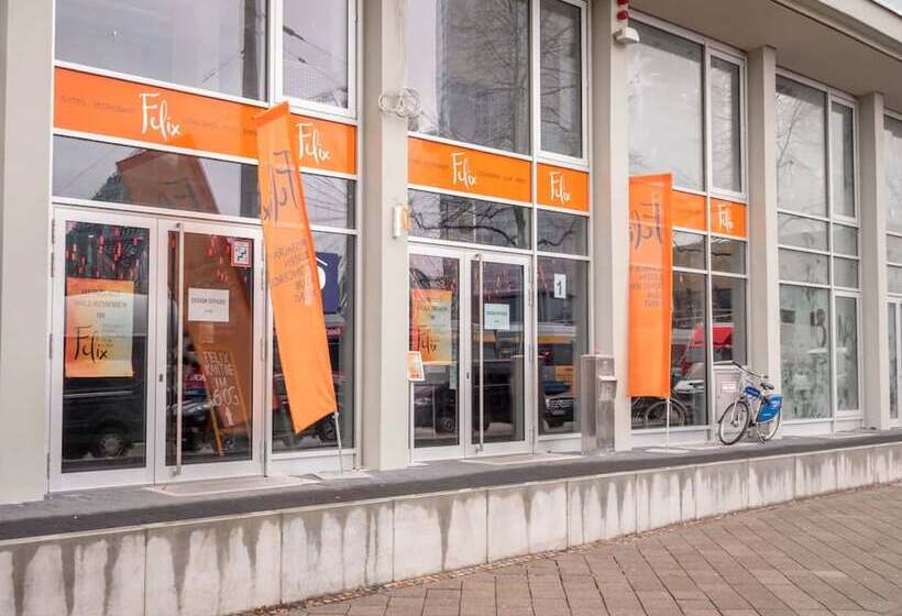 Felix Suiten Am Augustusplatz