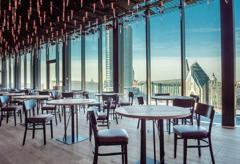 Felix Suiten Am Augustusplatz