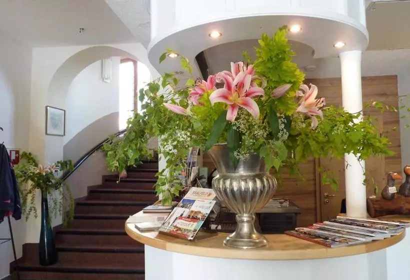 ホテル & Restaurant Schloss Weißenburg