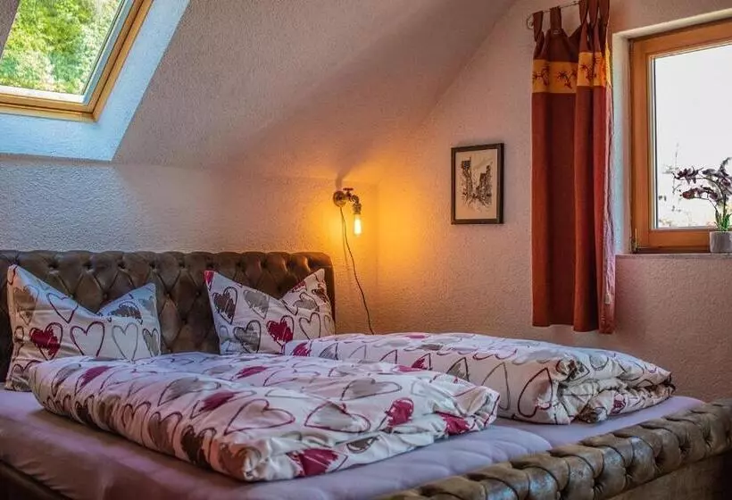 Majatalo Gästehaus Zum Felsen