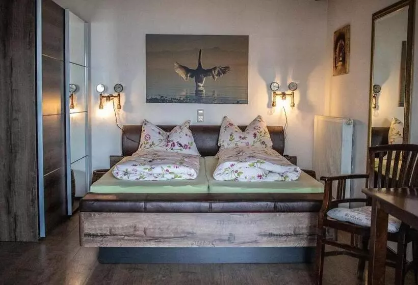 Majatalo Gästehaus Zum Felsen