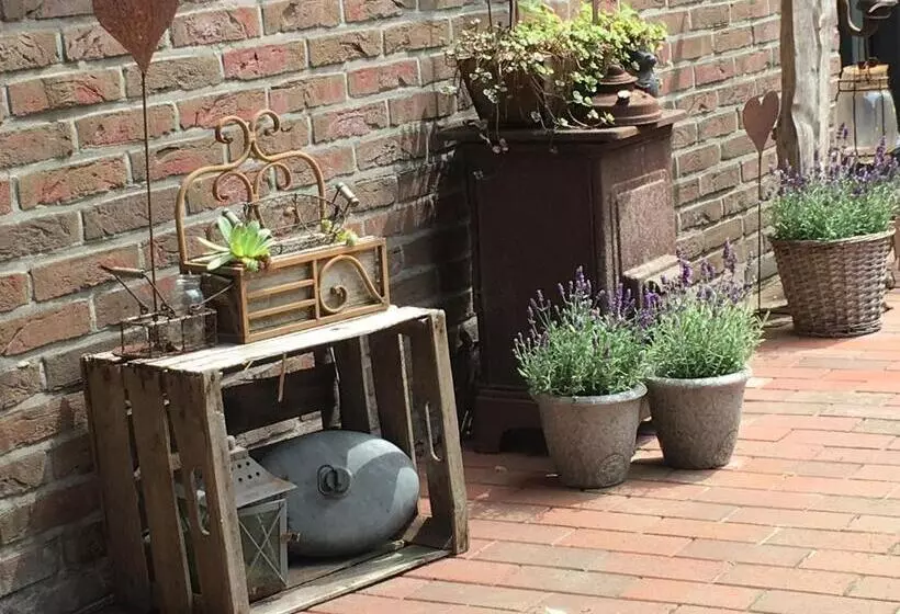 ペンション White Cottage Garden