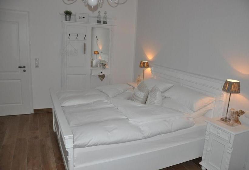 بنسيون White Cottage Garden