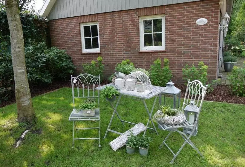 ペンション White Cottage Garden