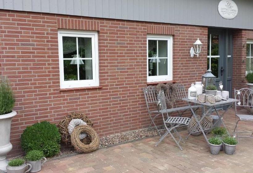 بنسيون White Cottage Garden