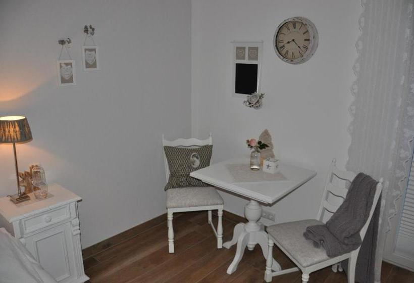 بنسيون White Cottage Garden