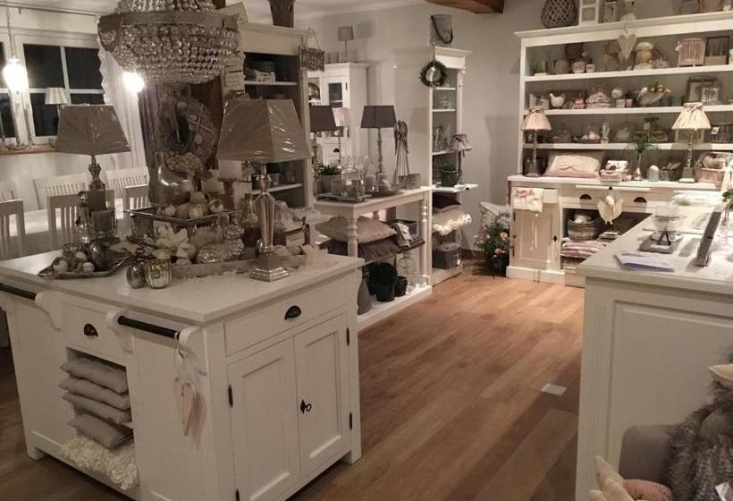 بنسيون White Cottage Garden