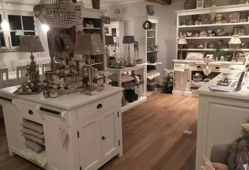 ペンション White Cottage Garden