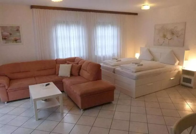 Majatalo Winzergasthof Zum Kellerstübchen