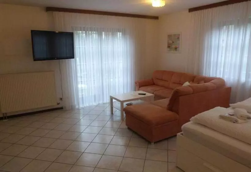 Majatalo Winzergasthof Zum Kellerstübchen