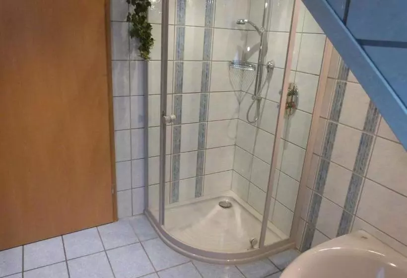 Majatalo Winzergasthof Zum Kellerstübchen