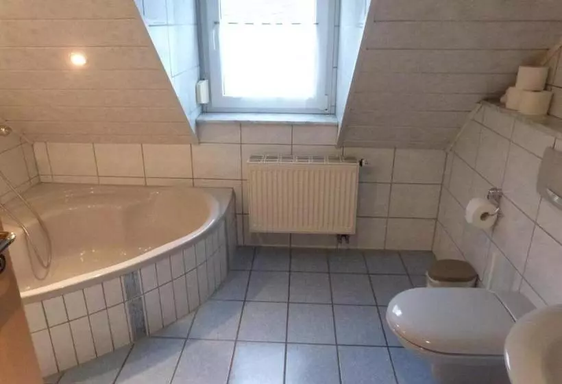 Majatalo Winzergasthof Zum Kellerstübchen