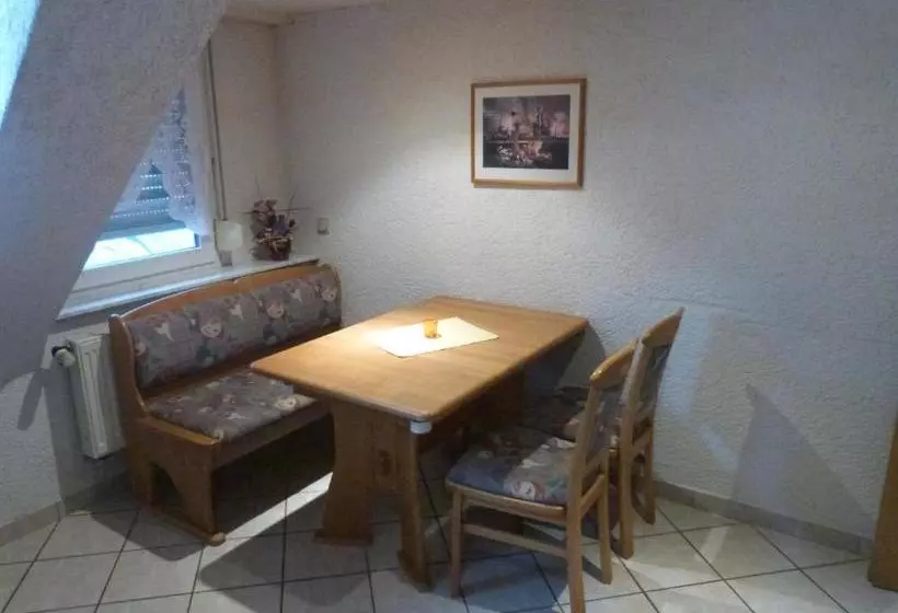 Majatalo Winzergasthof Zum Kellerstübchen