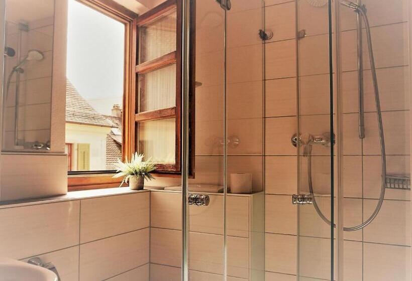 Pension Ins Fischernetz  Mäntele