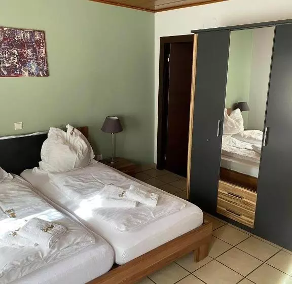 هاستل Gaststätte Pütz