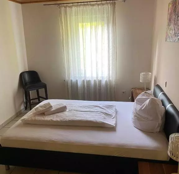 هاستل Gaststätte Pütz