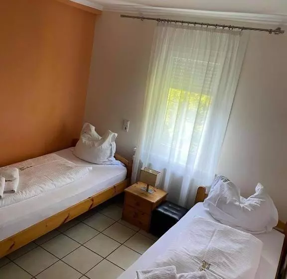 هاستل Gaststätte Pütz