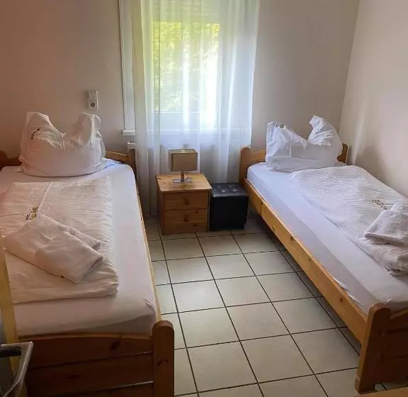 هاستل Gaststätte Pütz