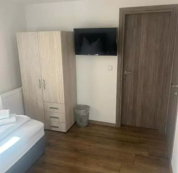 هاستل Gaststätte Pütz