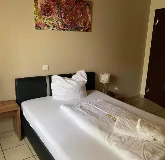 هاستل Gaststätte Pütz