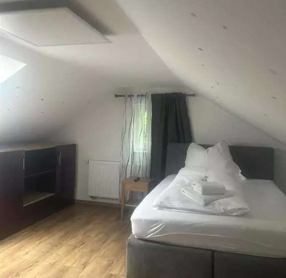 هاستل Gaststätte Pütz