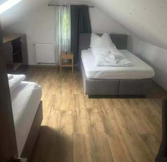 هاستل Gaststätte Pütz