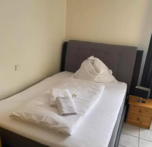 هاستل Gaststätte Pütz