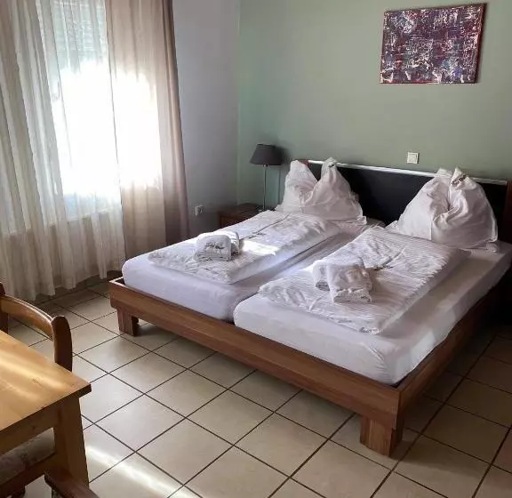 هاستل Gaststätte Pütz