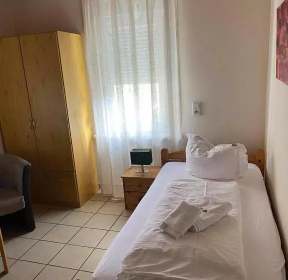 هاستل Gaststätte Pütz