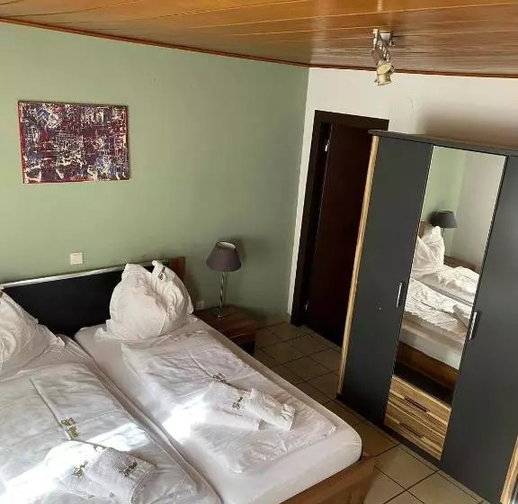 هاستل Gaststätte Pütz