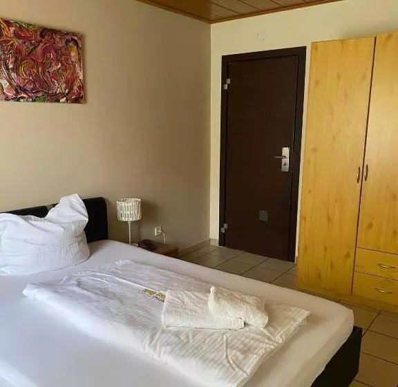 هاستل Gaststätte Pütz