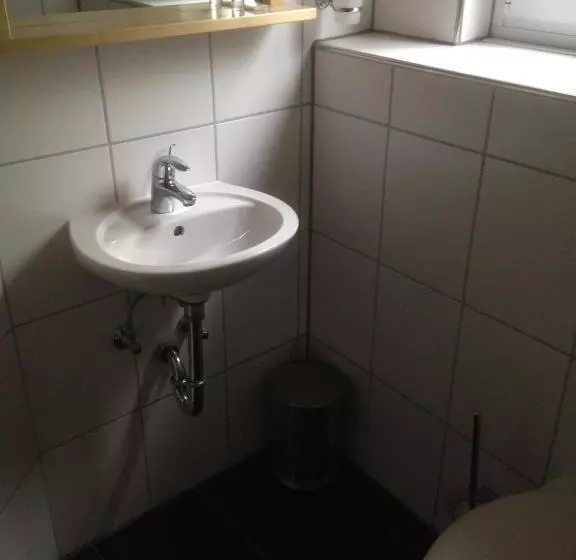 هاستل Gaststätte Pütz