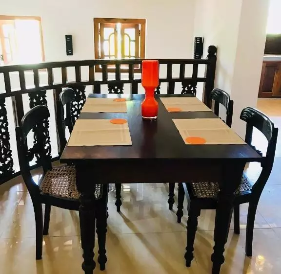 پانسیون Neli Guests House