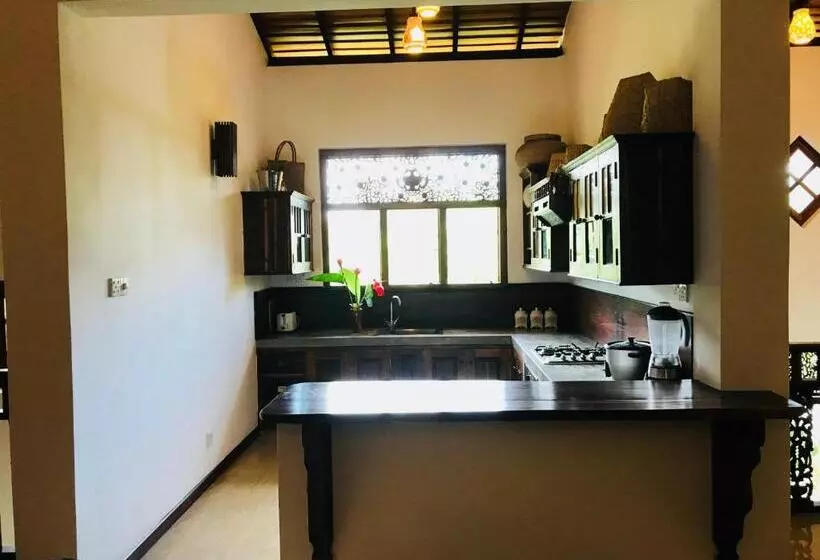 پانسیون Neli Guests House