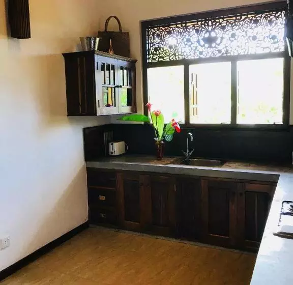 پانسیون Neli Guests House