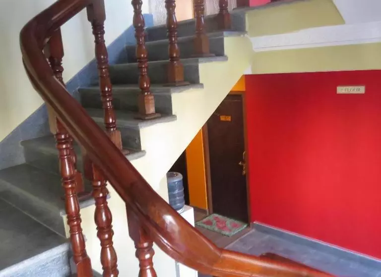 پانسیون Be Here Now