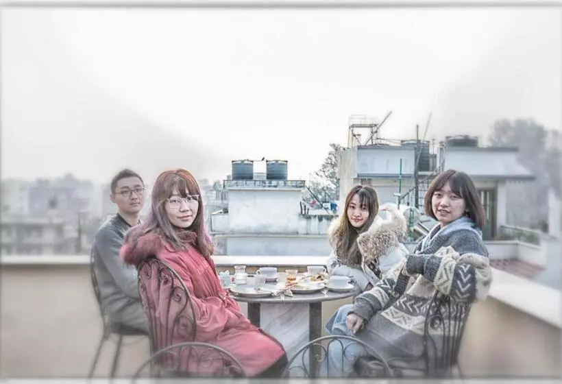 پانسیون Be Here Now