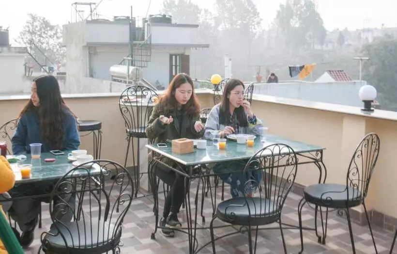 پانسیون Be Here Now