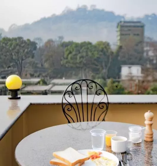 پانسیون Be Here Now