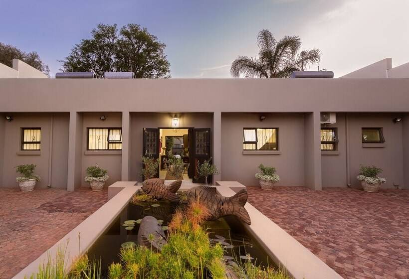 ペンション Three Olives Guesthouse