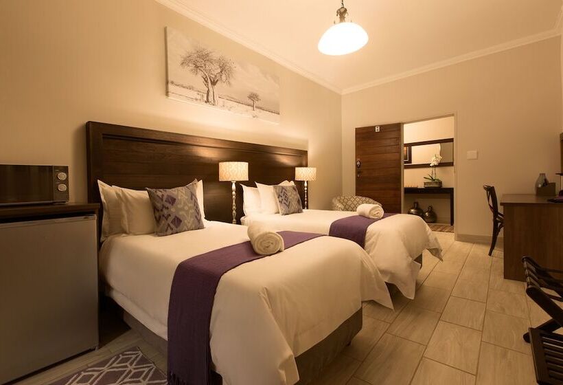 ペンション Three Olives Guesthouse