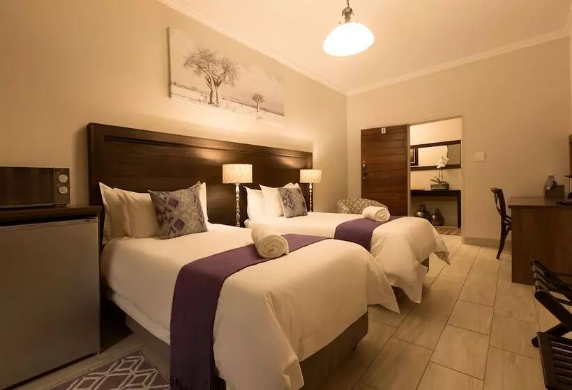 ペンション Three Olives Guesthouse