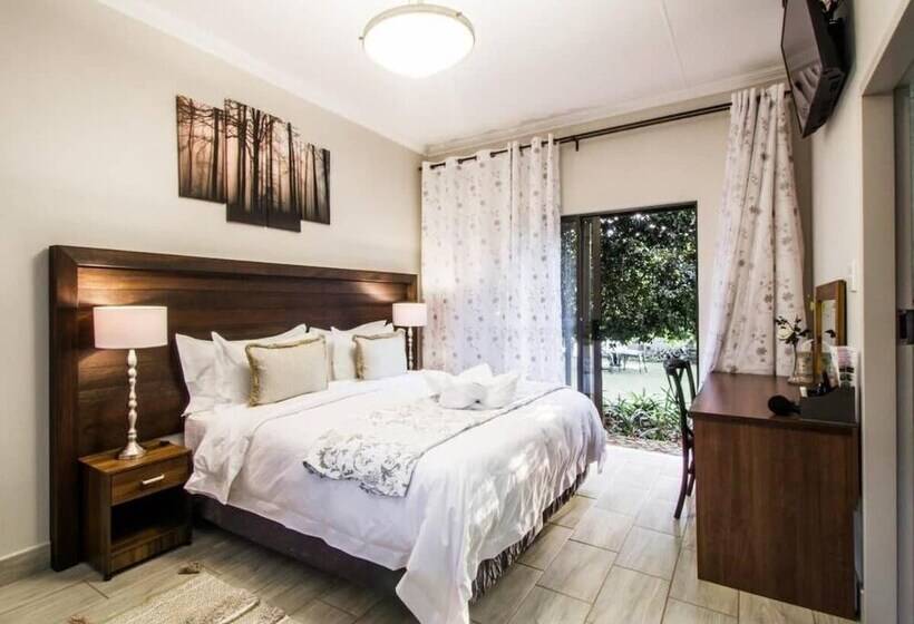 ペンション Three Olives Guesthouse